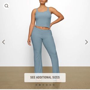SKIMS NWOT Set: soft lace lounge set-pants and tank XS